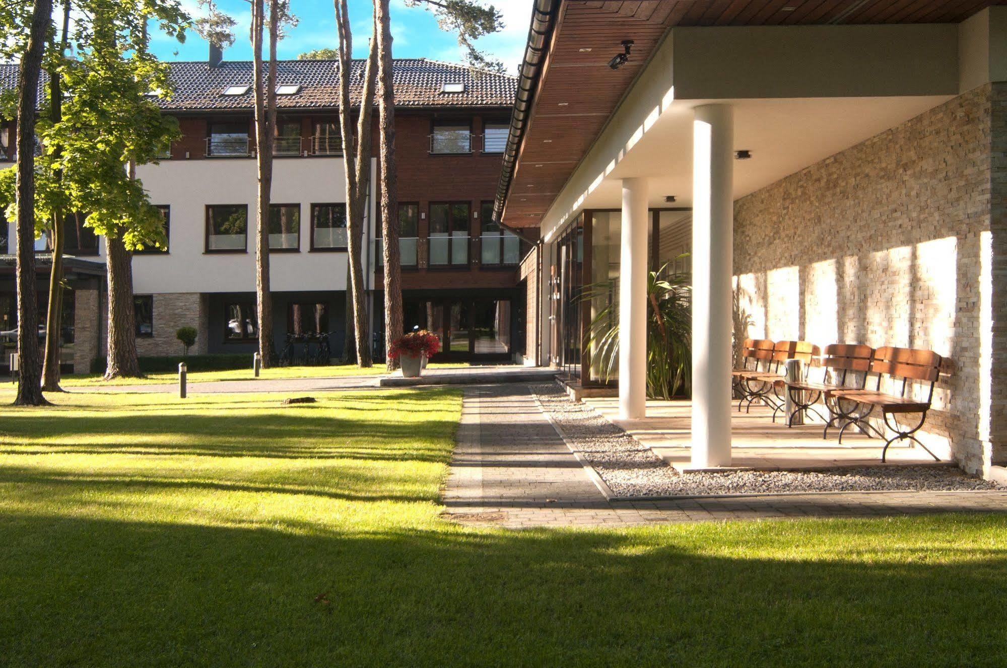 Columna Medica Łask Exterior foto